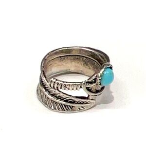 Beautiful Leaf Vintage Like Faux Turquoise Stone color Silver plated Ring
